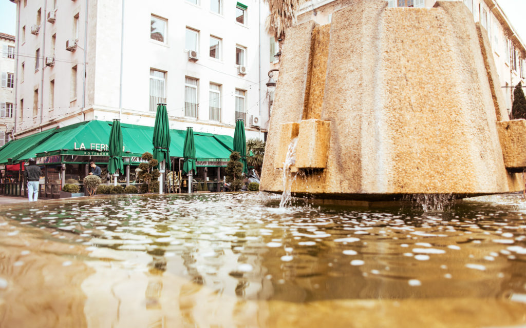 Fontaine place Thiars Marseille
